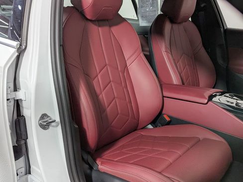 Used 2025 BMW 530i xDrive image 25