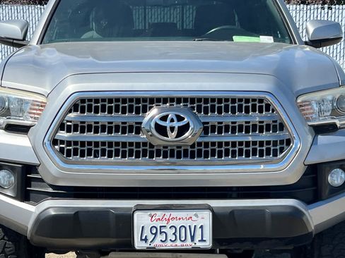 Used 2017 Toyota Tacoma TRD Off-Road AWD/4WD image 15