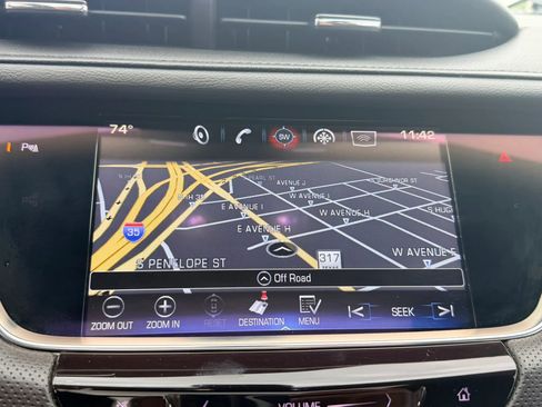 Used 2017 Cadillac XT5 Luxury w/ Driver Awareness Package FWD image 12