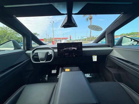 Used 2025 Tesla Cybertruck AWD Crew Cab image 20