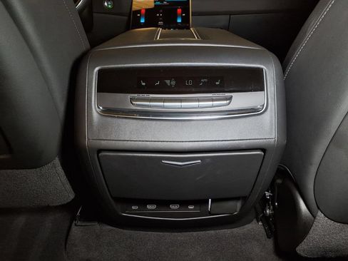 Certified 2025 Cadillac Escalade ESV Premium Luxury AWD/4WD image 16