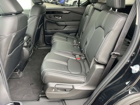 Used 2025 Honda Pilot EX-L image 10