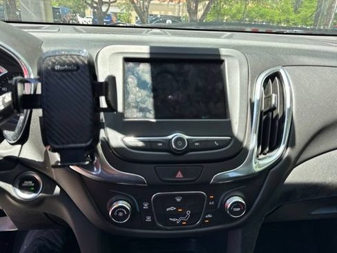 Used 2019 Chevrolet Equinox LT FWD image 18