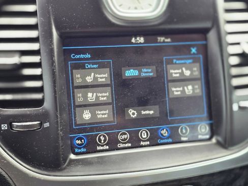 Used 2019 Chrysler 300 Limited AWD/4WD image 31