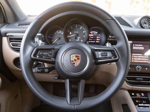 Used 2025 Porsche Macan image 13