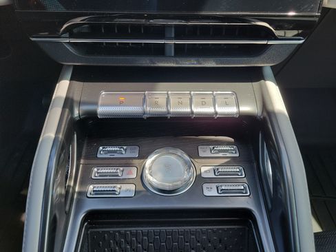 Used 2025 Lincoln Nautilus Reserve AWD/4WD image 25