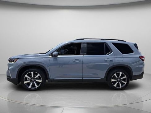 Used 2024 Honda Pilot Touring image 3