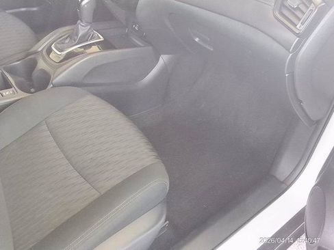 Used 2018 Nissan Rogue SV AWD/4WD image 17