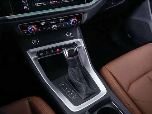 Used 2021 Audi Q3 2.0T Premium image 29