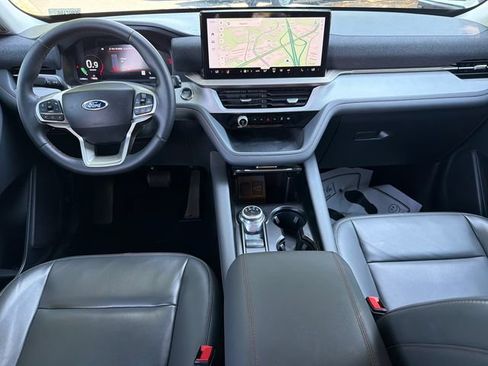 Used 2025 Ford Explorer Active w/ Active Comfort Package RWD image 23