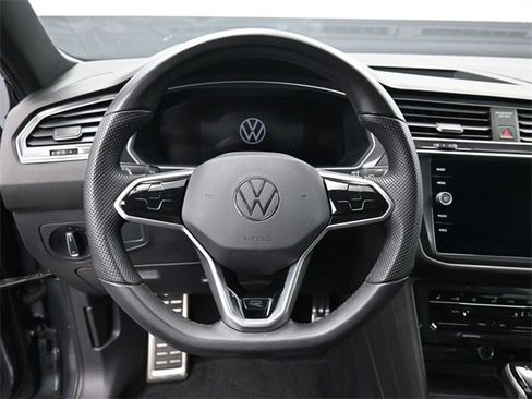 Used 2023 Volkswagen Tiguan SE R-Line image 16