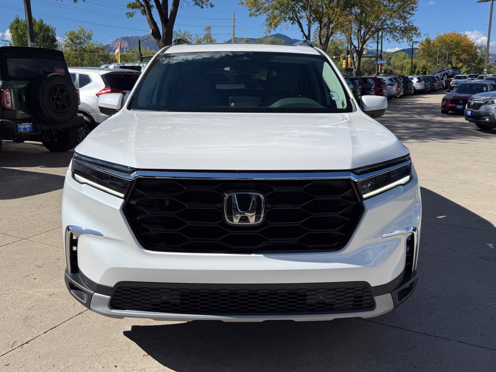 Used 2025 Honda Pilot Touring image 9