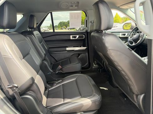 Used 2024 Ford Explorer XLT w/ Equipment Group 202A AWD/4WD image 30