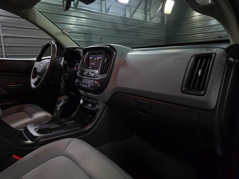 Used 2022 Chevrolet Colorado W/T w/ Custom Special Edition image 15