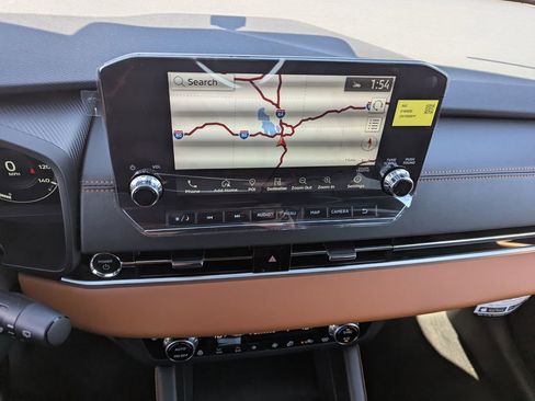 Used 2025 Mitsubishi Outlander 4WD Plug-In Hybrid image 16