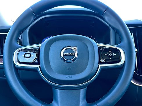 Used 2023 Volvo XC60 B5 Plus w/ Protection Package Premier image 28