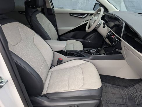 Used 2023 Kia Niro Wave w/ Wave Preserve Package FWD image 8