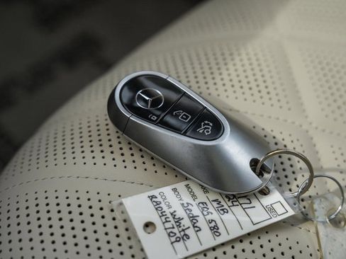 Certified 2024 Mercedes-Benz EQS 580 4MATIC Sedan image 39