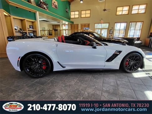 Used 2015 Chevrolet Corvette Z06 w/ 3LZ Preferred Equipment Group image 2