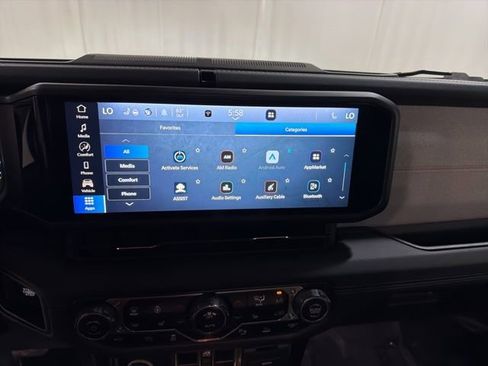 Used 2025 Jeep Wrangler Unlimited Sahara w/ Safety Group AWD/4WD image 17