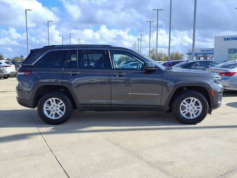 Used 2023 Jeep Grand Cherokee Laredo image 8