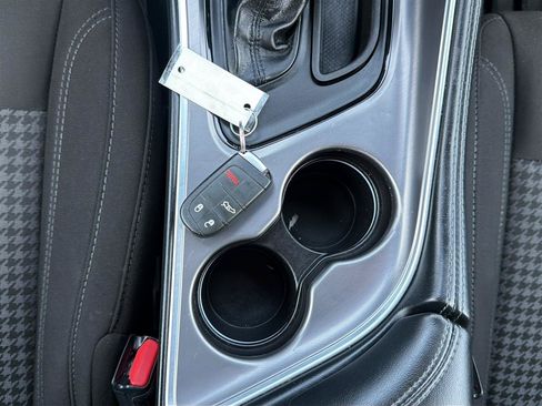 Used 2022 Dodge Challenger SXT RWD image 17