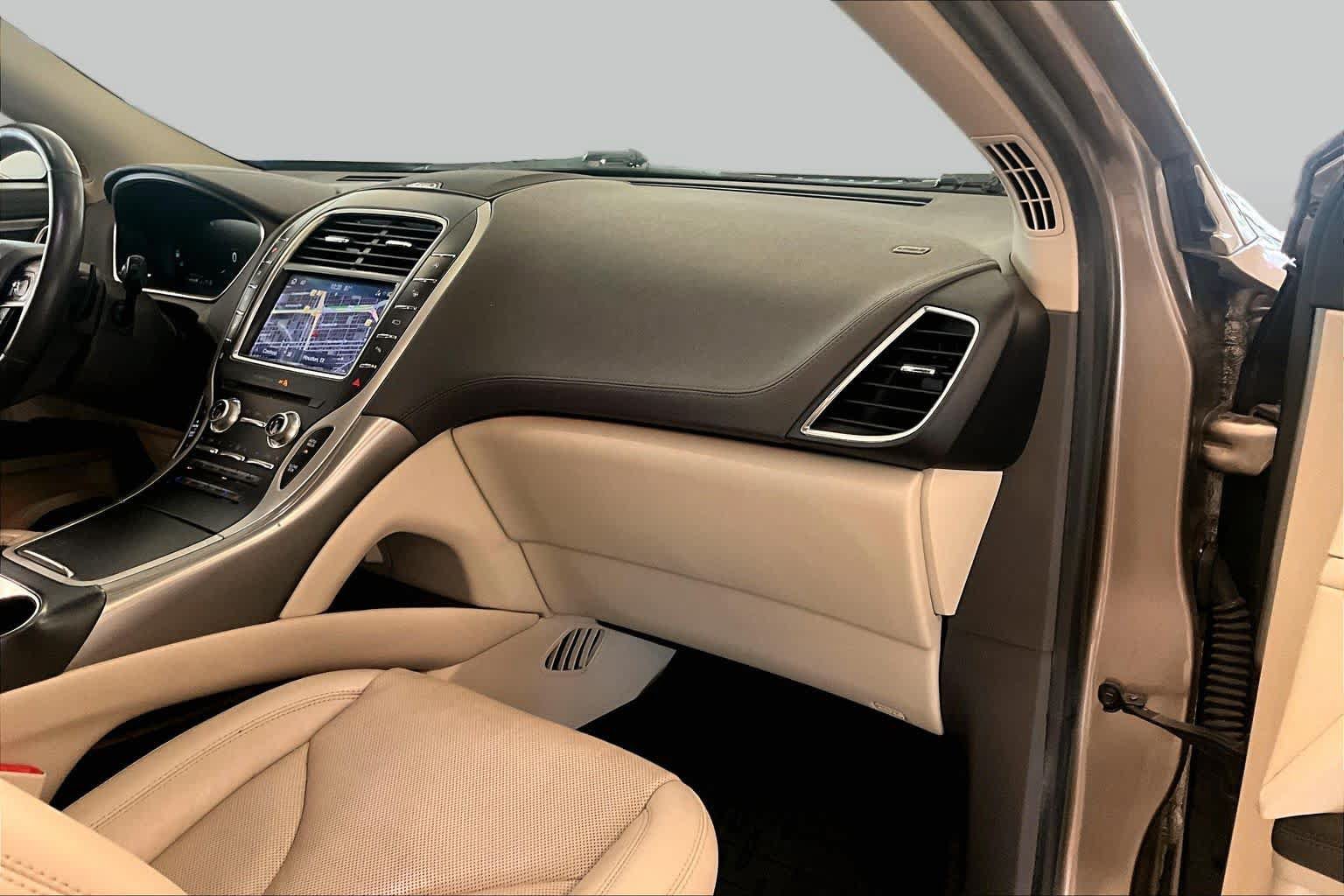 Used 2019 Lincoln Nautilus Reserve FWD image 17