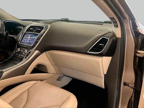 Used 2019 Lincoln Nautilus Reserve FWD image 17