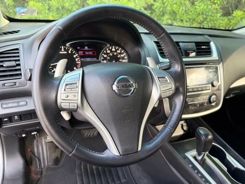 Used 2017 Nissan Altima 2.5 SR w/ Midnight Edition Package FWD image 39