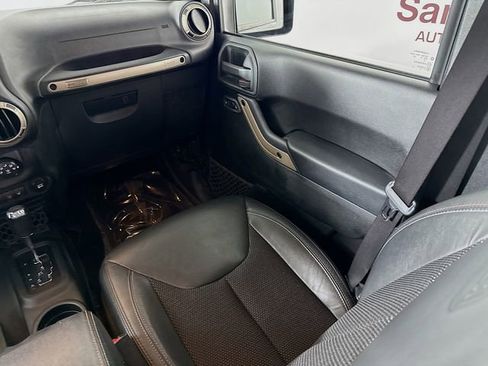 Used 2017 Jeep Wrangler Unlimited Sahara image 20