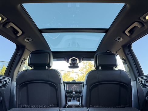 Used 2025 Porsche Macan image 36