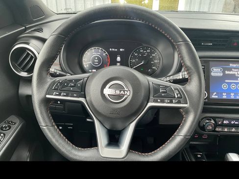 Used 2023 Nissan Kicks SR w/ SR Premium Package FWD image 3