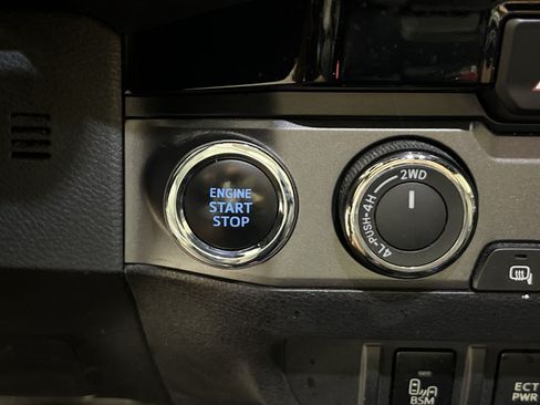 Used 2016 Toyota Tacoma TRD Sport AWD/4WD image 33