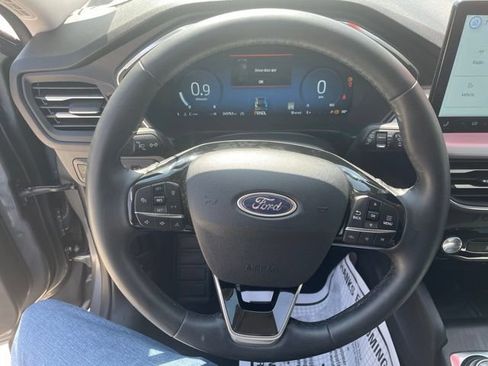 Used 2025 Ford Escape Platinum AWD/4WD image 12