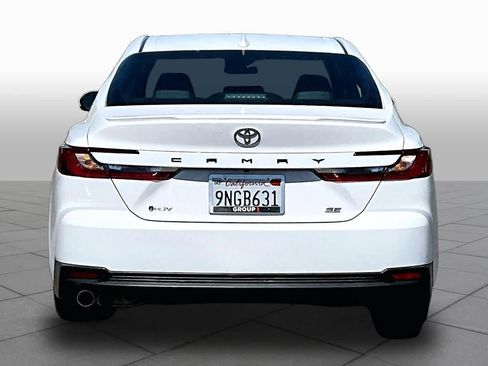 Used 2025 Toyota Camry SE FWD image 4