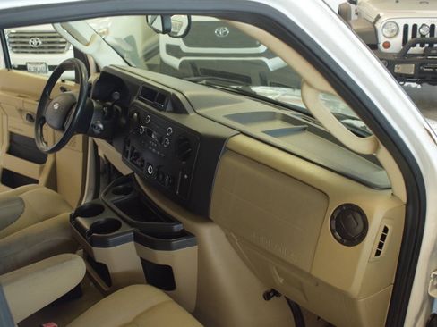 Used 2014 Ford E-350 and Econoline 350 XLT RWD image 51