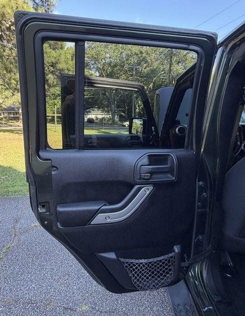 Used 2011 Jeep Wrangler Unlimited Sahara w/ Connectivity Group AWD/4WD image 17