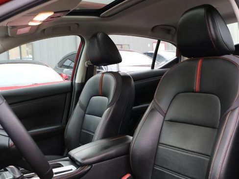 Used 2021 Nissan Sentra SR w/ SR Premium Package image 11