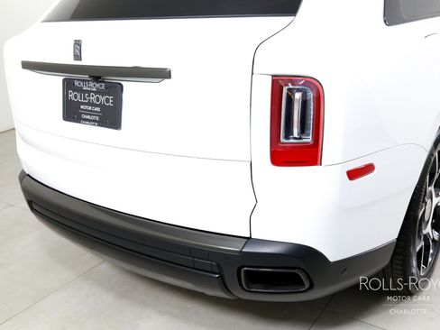 Used 2021 Rolls-Royce Cullinan Black Badge image 48