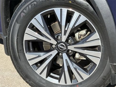 Used 2022 Nissan Rogue SV w/ SV Premium Package image 8