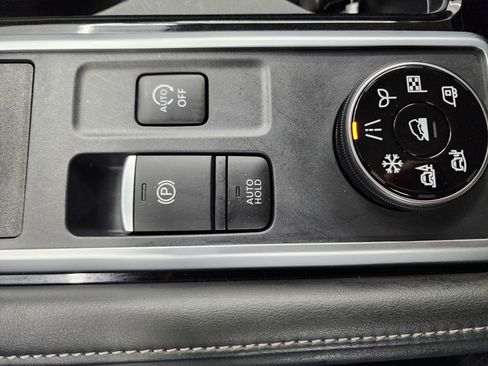 Used 2025 Nissan Pathfinder SV image 48