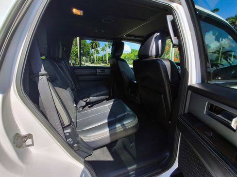 Used 2017 Ford Expedition Platinum RWD image 39
