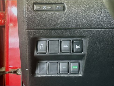 Used 2018 Nissan Rogue SV FWD image 16