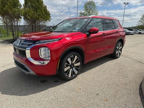 Used 2025 Mitsubishi Outlander AWD image 7