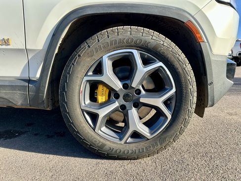 Used 2022 Rivian R1T Adventure image 9