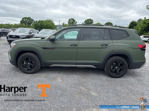 Used 2024 Volkswagen Atlas Peak Edition SE AWD/4WD image 2