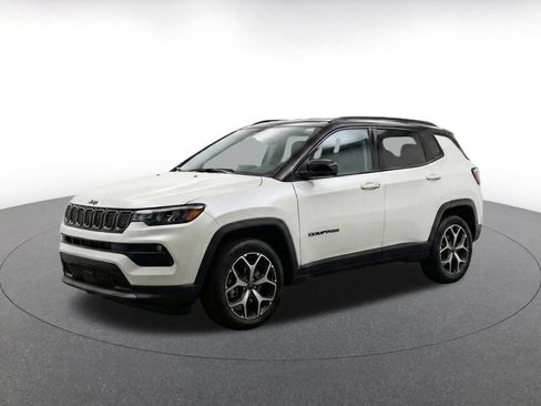 Used 2025 Jeep Compass Limited AWD/4WD image 3