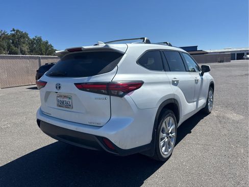 Used 2022 Toyota Highlander Limited AWD/4WD image 5
