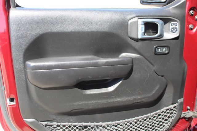 Used 2021 Jeep Gladiator Rubicon AWD/4WD image 18