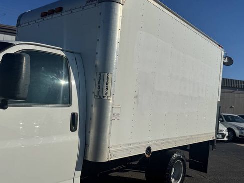 Used 2010 Chevrolet Express 3500 RWD image 7